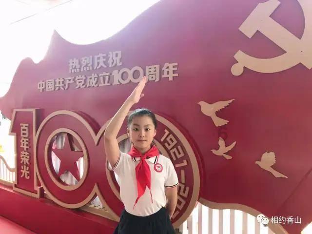 南方游客游北方成今冬旅游热潮 大连机场特设南方小土豆值机柜台 