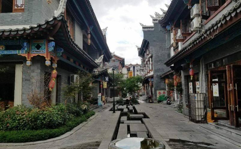 凭啥“大龄女性被挑拣”，而男的就是“四十一枝花”？游戏画面